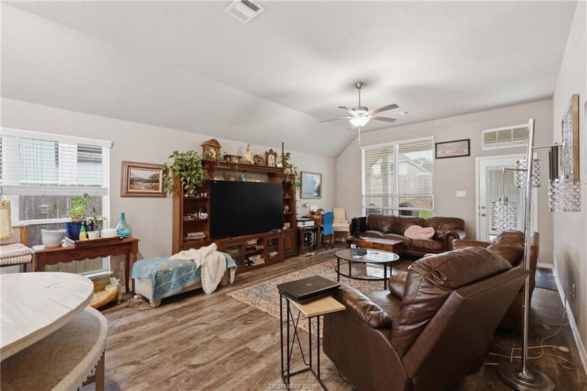Contact listing agent Darian Jurries for any questions or to - photo 6