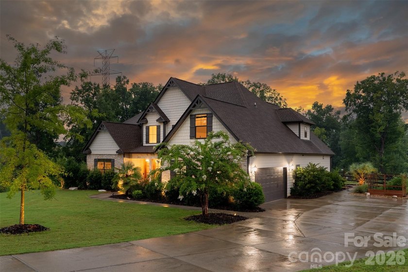 This rare beauty of a home is a MUST see!! An original JR Home - photo 3