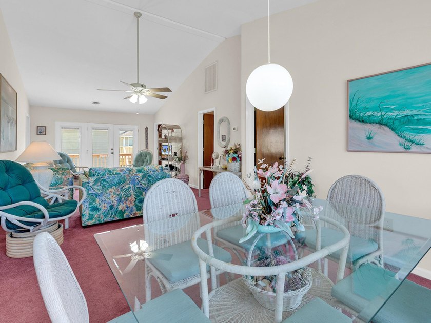 Queens Court Cottage #5 presents a unique and rare opportunity - photo 12