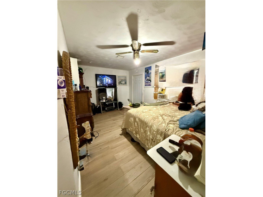 HISTORIC CHARM MEETS MODERN LIFESTYLE: 1950s FLORIDA COTTAGE IN - photo 10