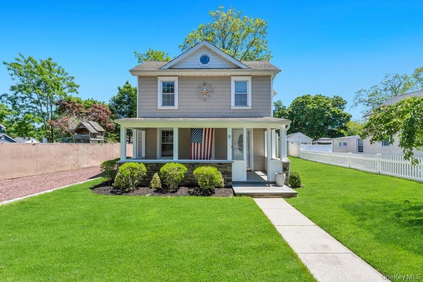 Welcome Home To This Breathtaking 1890 Colonial In The Heart Of - photo 4