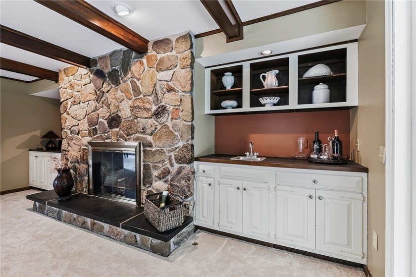 LOCATION, LIFESTYLE &amp; LUXURY - ALL IN ONE! Nestled in a quiet - photo 21