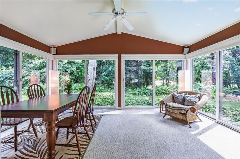 LOCATION, LIFESTYLE &amp; LUXURY - ALL IN ONE! Nestled in a quiet - photo 22