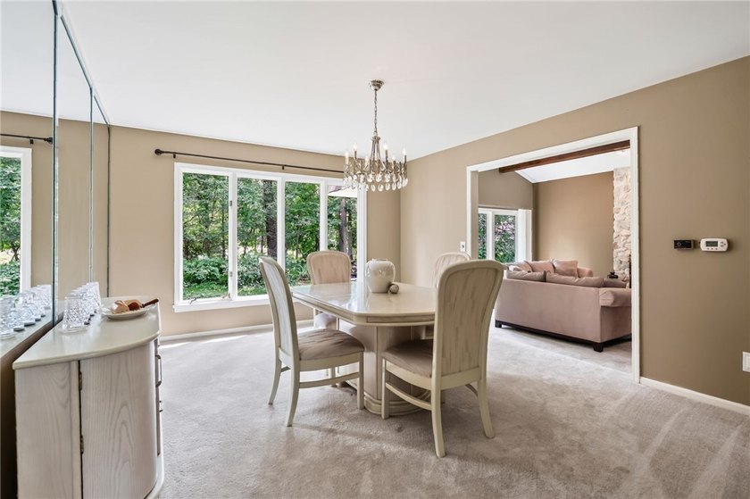 LOCATION, LIFESTYLE &amp; LUXURY - ALL IN ONE! Nestled in a quiet - photo 24