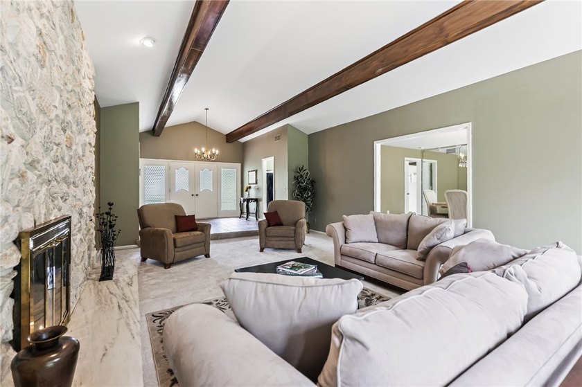LOCATION, LIFESTYLE &amp; LUXURY - ALL IN ONE! Nestled in a quiet - photo 27