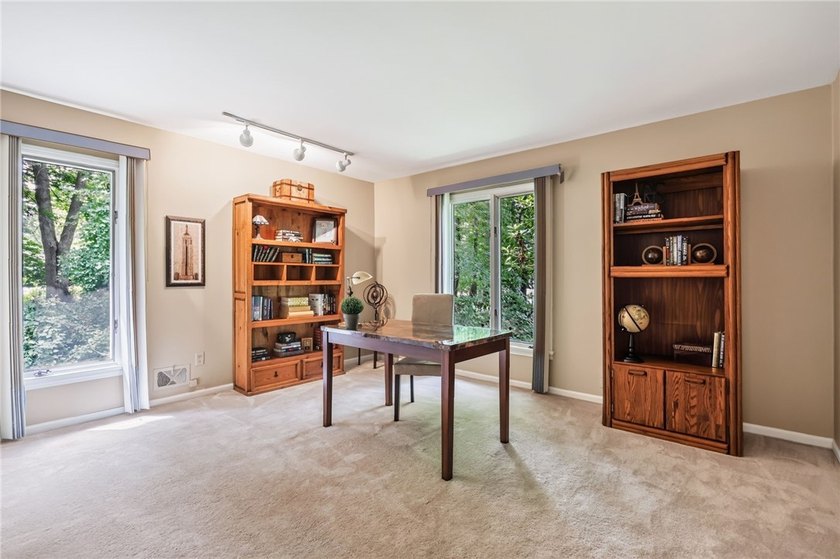 LOCATION, LIFESTYLE &amp; LUXURY - ALL IN ONE! Nestled in a quiet - photo 31