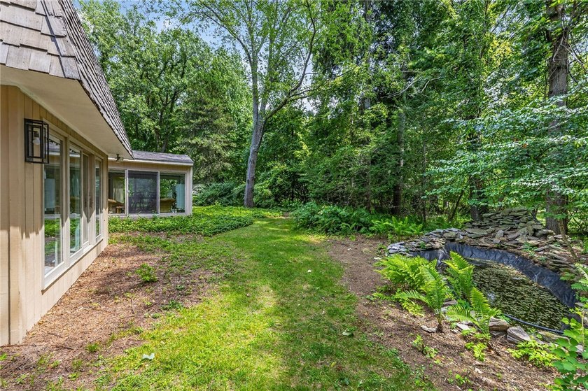 LOCATION, LIFESTYLE &amp; LUXURY - ALL IN ONE! Nestled in a quiet - photo 40