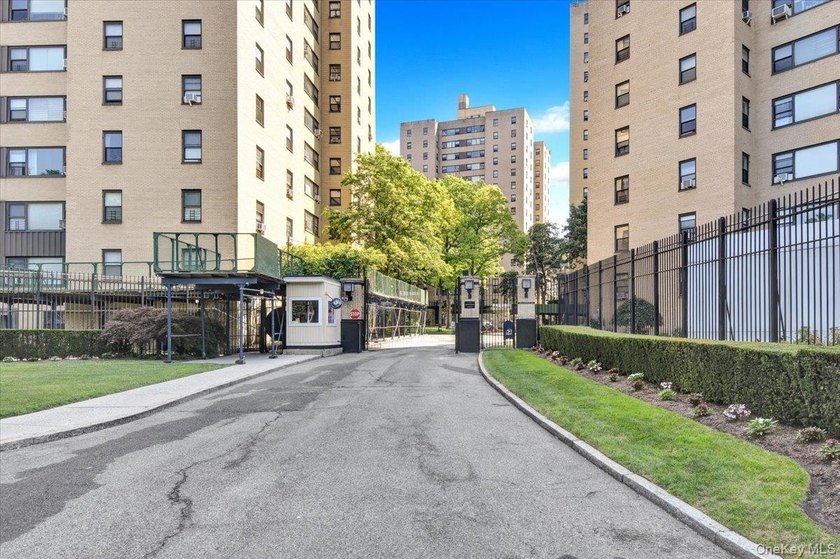 A Hidden Gem in Fordham Hill Oval - Spacious 2BR with Stunning - photo 2