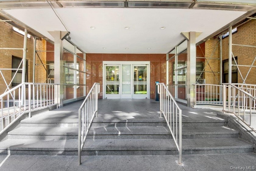 A Hidden Gem in Fordham Hill Oval - Spacious 2BR with Stunning - photo 4