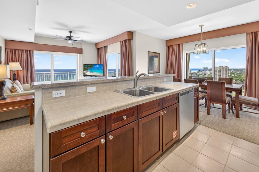 Perched on the 19th-floor penthouse level, this exceptional Luau - photo 7