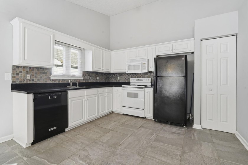 Welcome to this charming single-story ranch home located in one - photo 18