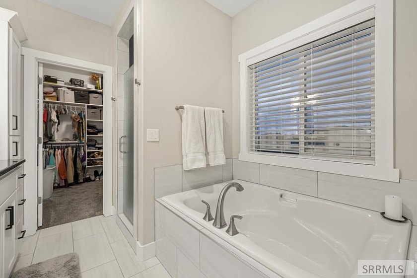 If you want a custom home with upgrades and features not often - photo 28