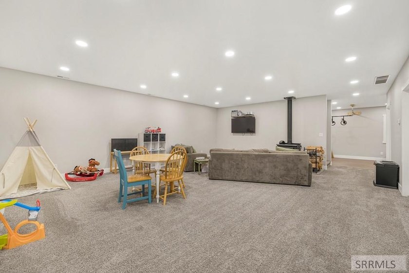 If you want a custom home with upgrades and features not often - photo 36