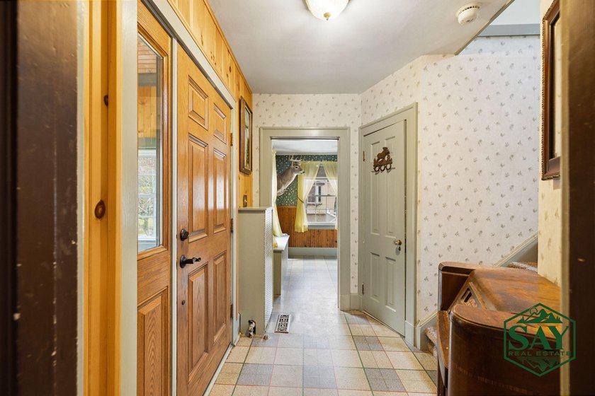 Welcome to 401 Lake Street -- a warm and inviting Adirondack - photo 7