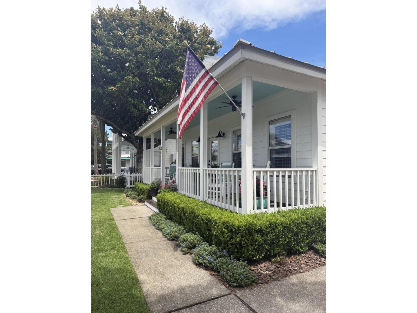 Located one block from Crystal beach and move-in ready...a - photo 3