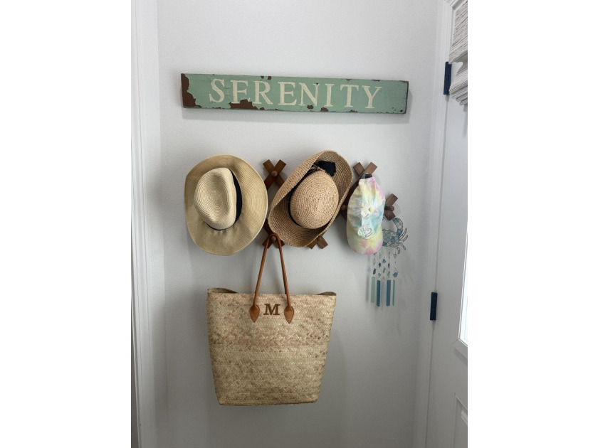 Located one block from Crystal beach and move-in ready...a - photo 8