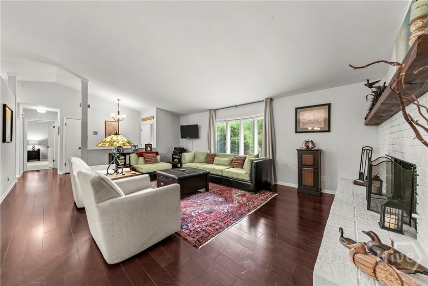 Welcome home to this beautifully remodeled 3-bedroom, 2-bath - photo 21