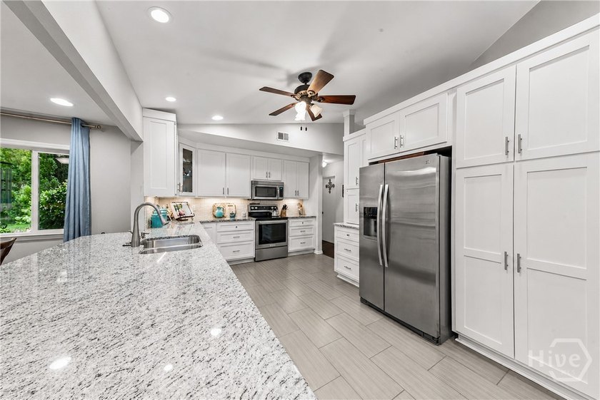 Welcome home to this beautifully remodeled 3-bedroom, 2-bath - photo 27