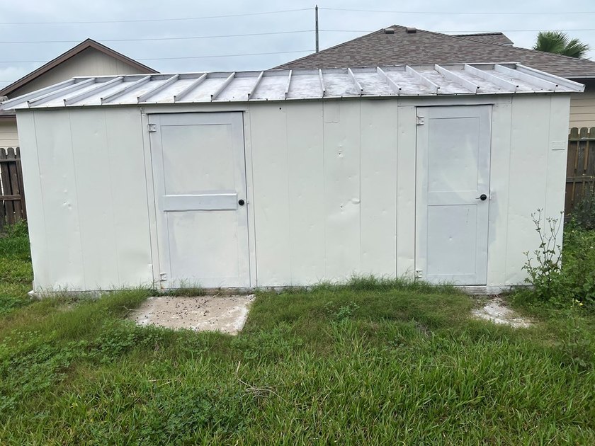 This beautifully updated 3-bedroom, 2-bath home features a - photo 28