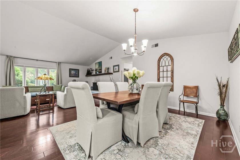 Welcome home to this beautifully remodeled 3-bedroom, 2-bath - photo 32
