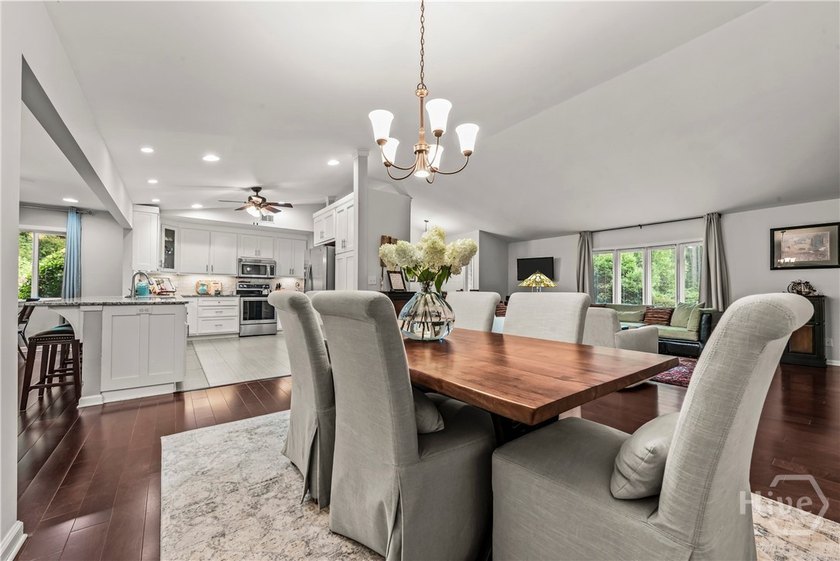 Welcome home to this beautifully remodeled 3-bedroom, 2-bath - photo 33