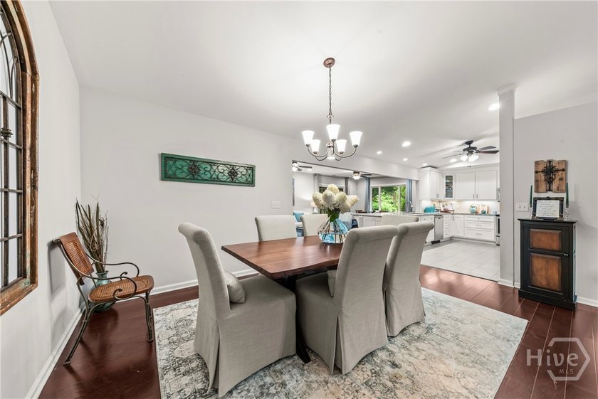 Welcome home to this beautifully remodeled 3-bedroom, 2-bath - photo 34