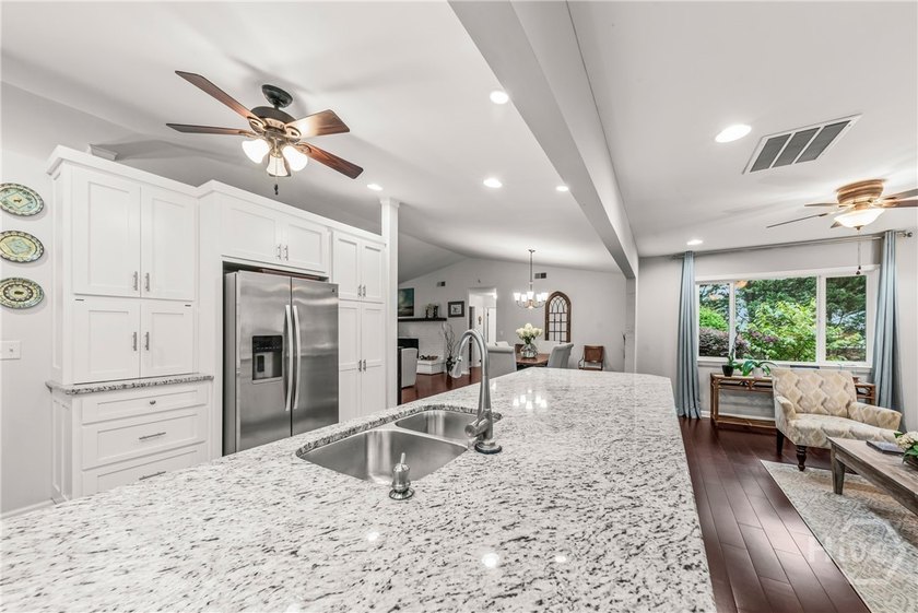 Welcome home to this beautifully remodeled 3-bedroom, 2-bath - photo 36
