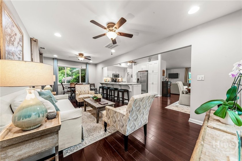 Welcome home to this beautifully remodeled 3-bedroom, 2-bath - photo 42