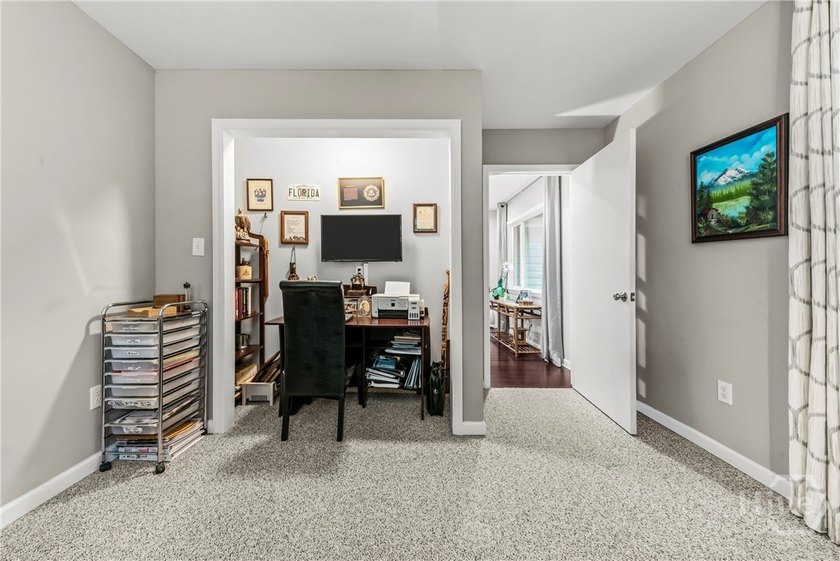 Welcome home to this beautifully remodeled 3-bedroom, 2-bath - photo 44