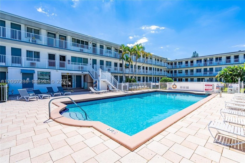 Charming 1-bedroom, 1-bath condo located in a desirable 55+ - photo 2