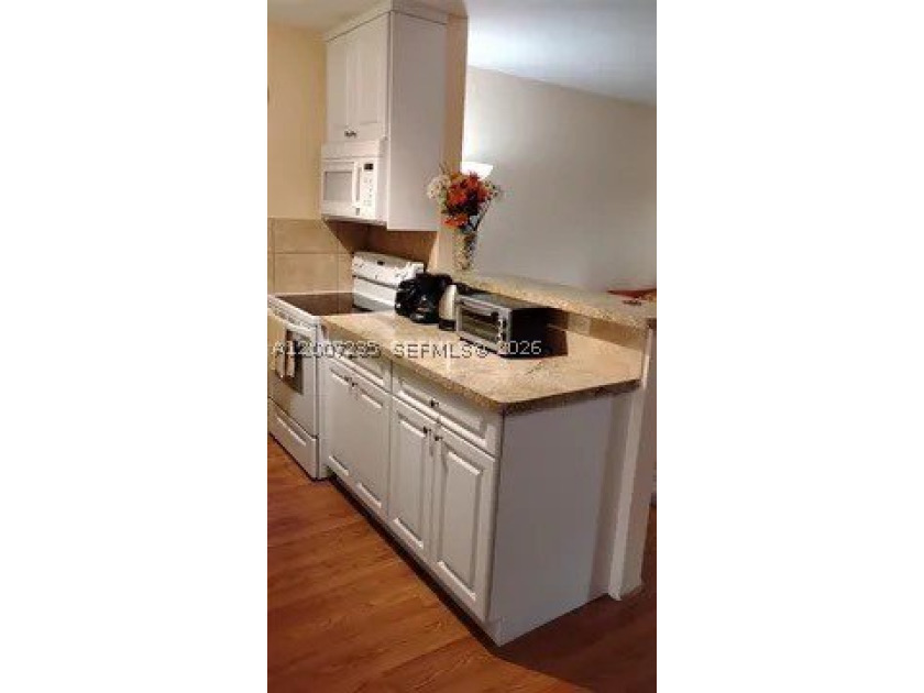 Charming 1-bedroom, 1-bath condo located in a desirable 55+ - photo 8