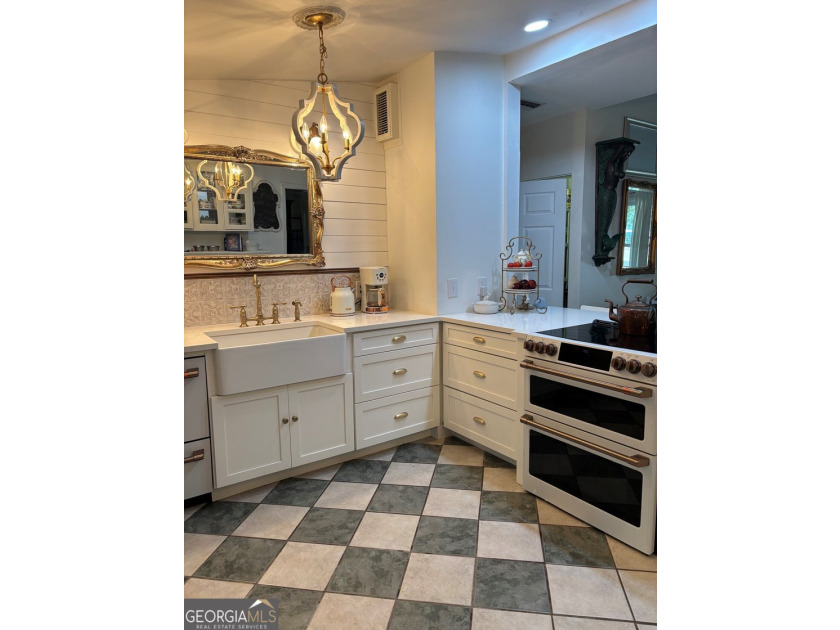 Not your typical downtown gem, its unlike most most homes in - photo 4