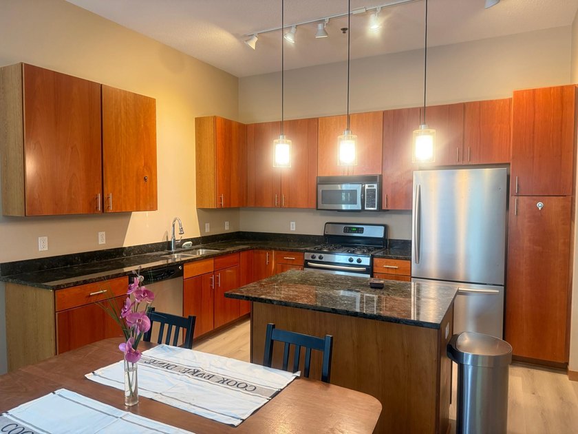 Beautiful condo with all NEW vinyl plank flooring by the - photo 3