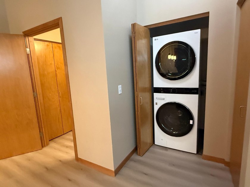 Beautiful condo with all NEW vinyl plank flooring by the - photo 8