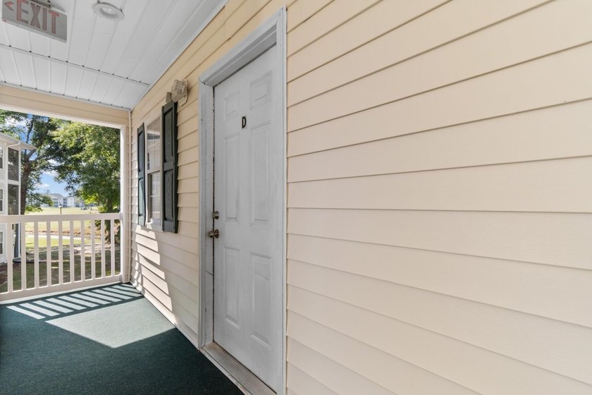 Welcome to your new oasis in the highly desirable River Oaks - photo 3