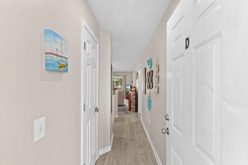 Welcome to your new oasis in the highly desirable River Oaks - photo 4
