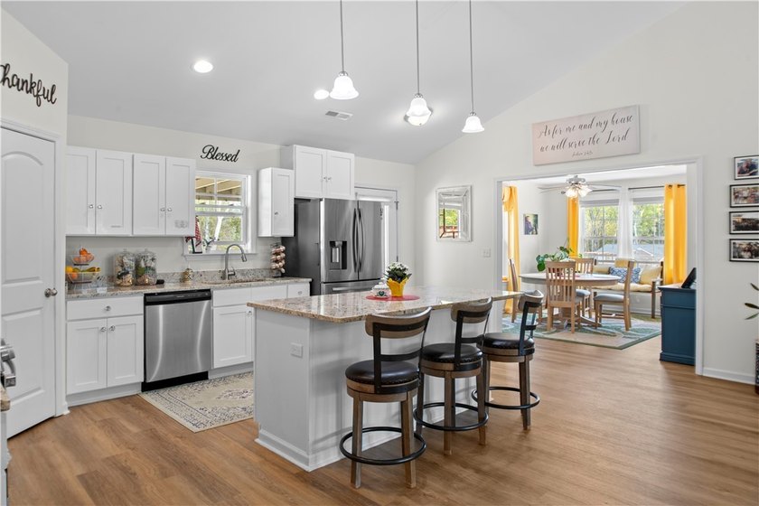 COZY in the COUNTRY! This home is immaculate and has so many - photo 14