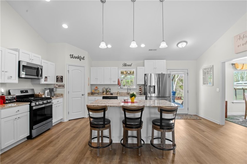 COZY in the COUNTRY! This home is immaculate and has so many - photo 15
