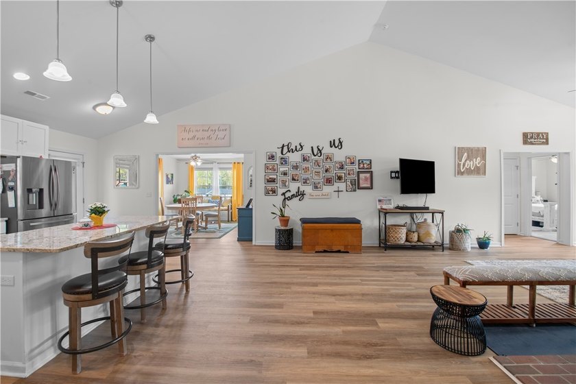 COZY in the COUNTRY! This home is immaculate and has so many - photo 16
