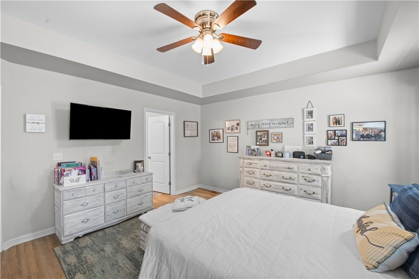 COZY in the COUNTRY! This home is immaculate and has so many - photo 31