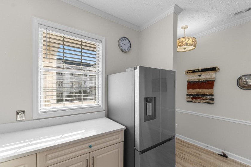 Don't miss your chance to own this beautifully updated 2-bedroom - photo 7