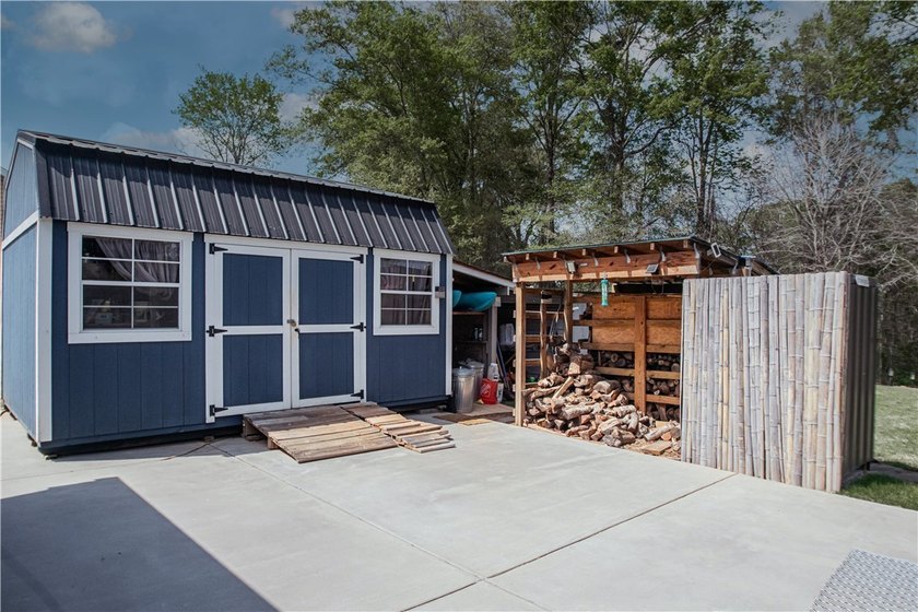 COZY in the COUNTRY! This home is immaculate and has so many - photo 39