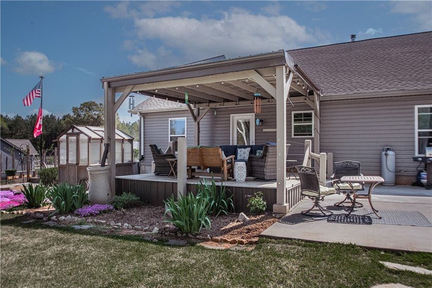 COZY in the COUNTRY! This home is immaculate and has so many - photo 45