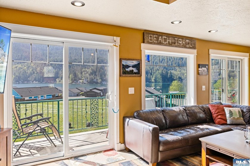 A rare opportunity to own a true slice of paradise on Lake - photo 12