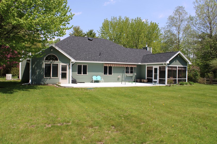 This open concept ranch style home on a slab is in a desirable - photo 2