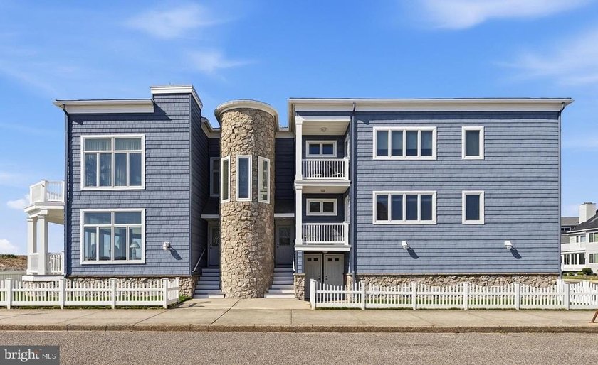 Oceanfront Southend location ' 5 bedrooms ' Covered private - photo 7