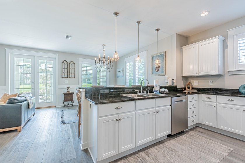 Calling all investors! This renovated Laurel Grove cottage - photo 10