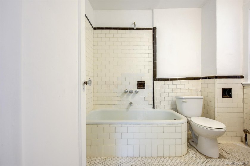 1 BED + 1 BATH The Most PRIVATE Double-Corner Unit Over a - photo 13