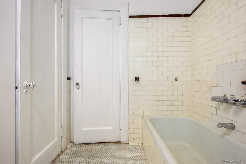 1 BED + 1 BATH The Most PRIVATE Double-Corner Unit Over a - photo 16