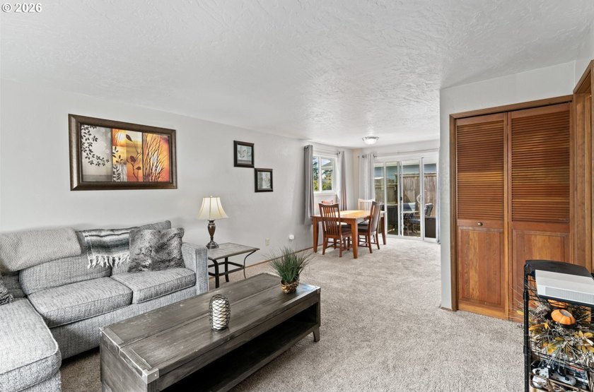 Bright, clean, and move-in ready, this desirable end-unit condo - photo 3